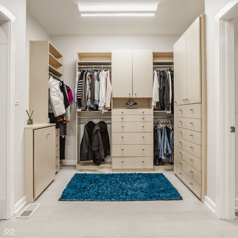 4548 Chase Oak Court, Zionsville, IN 46077