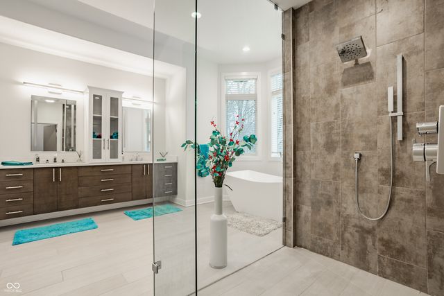 4548 Chase Oak Court, Zionsville, IN 46077