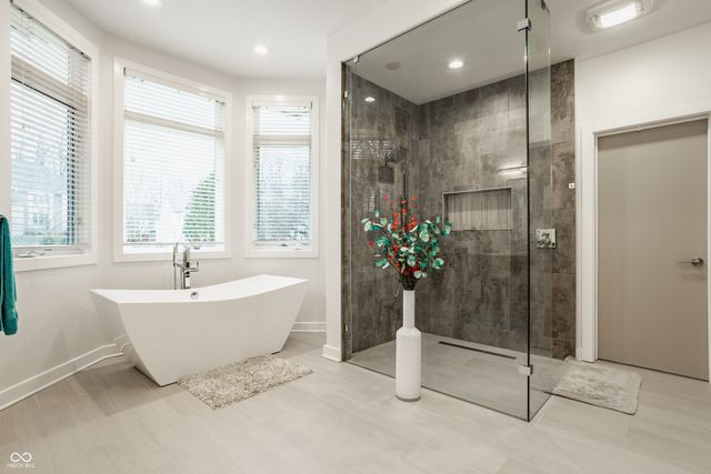 4548 Chase Oak Court, Zionsville, IN 46077