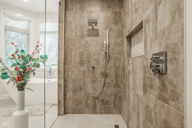 4548 Chase Oak Court, Zionsville, IN 46077