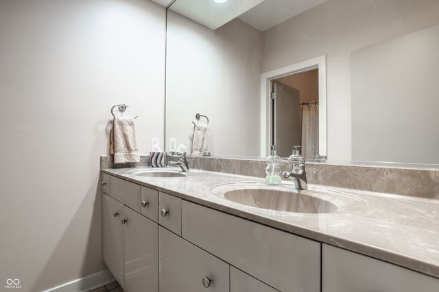 4548 Chase Oak Court, Zionsville, IN 46077