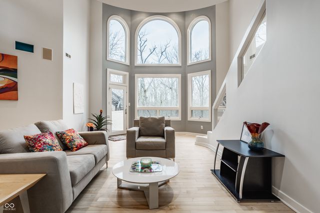 4548 Chase Oak Court, Zionsville, IN 46077