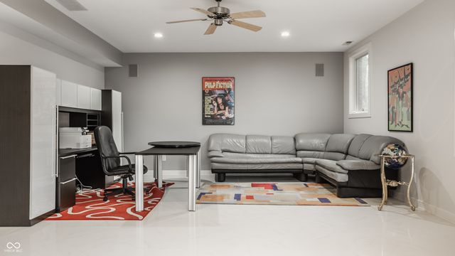 4548 Chase Oak Court, Zionsville, IN 46077