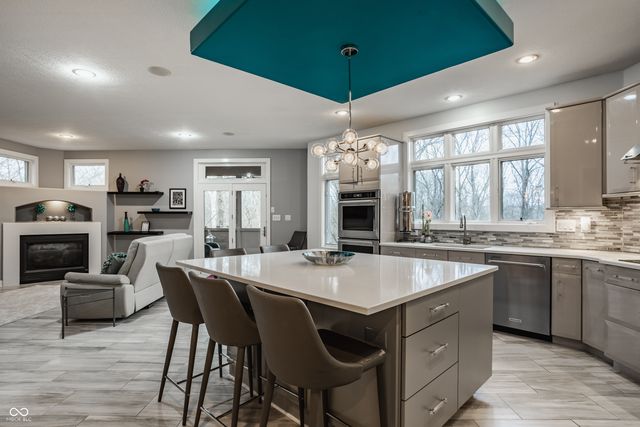 4548 Chase Oak Court, Zionsville, IN 46077