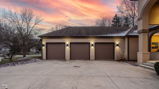 4548 Chase Oak Court, Zionsville, IN 46077