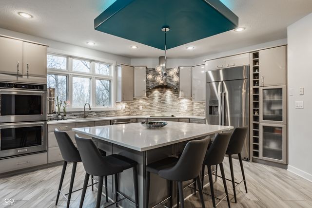 4548 Chase Oak Court, Zionsville, IN 46077