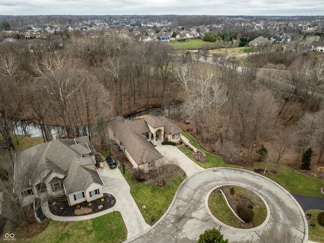 4548 Chase Oak Court, Zionsville, IN 46077