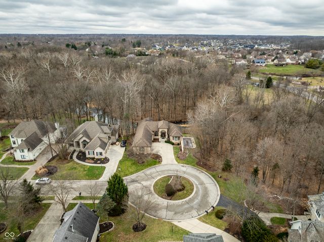 4548 Chase Oak Court, Zionsville, IN 46077