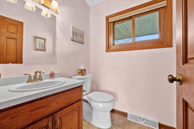27421 Le Mays COURT, Waterford, WI 53185