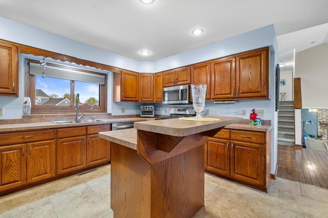 27421 Le Mays COURT, Waterford, WI 53185