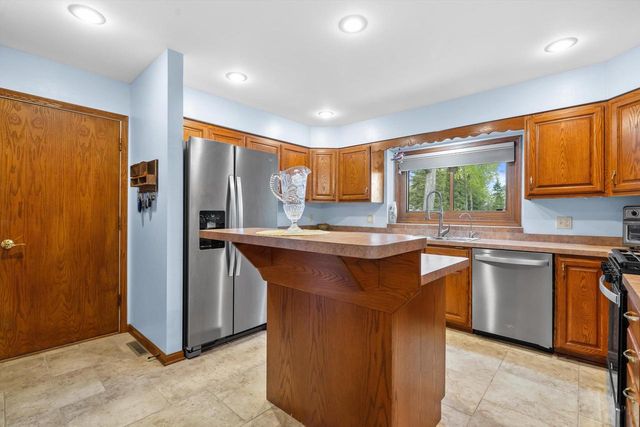 27421 Le Mays COURT, Waterford, WI 53185