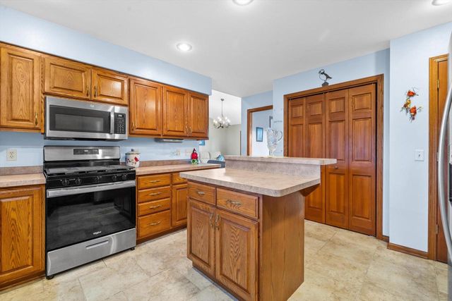 27421 Le Mays COURT, Waterford, WI 53185