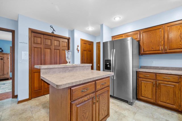 27421 Le Mays COURT, Waterford, WI 53185