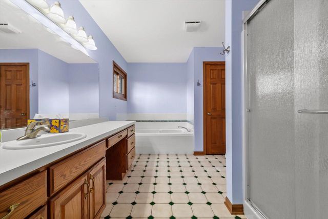 27421 Le Mays COURT, Waterford, WI 53185