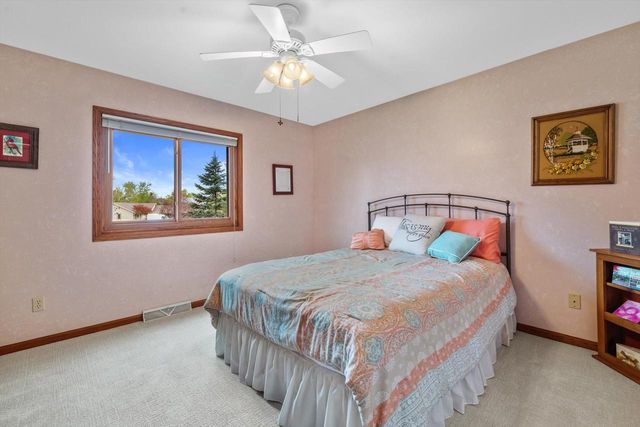 27421 Le Mays COURT, Waterford, WI 53185