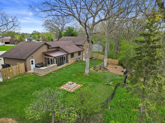 27421 Le Mays COURT, Waterford, WI 53185