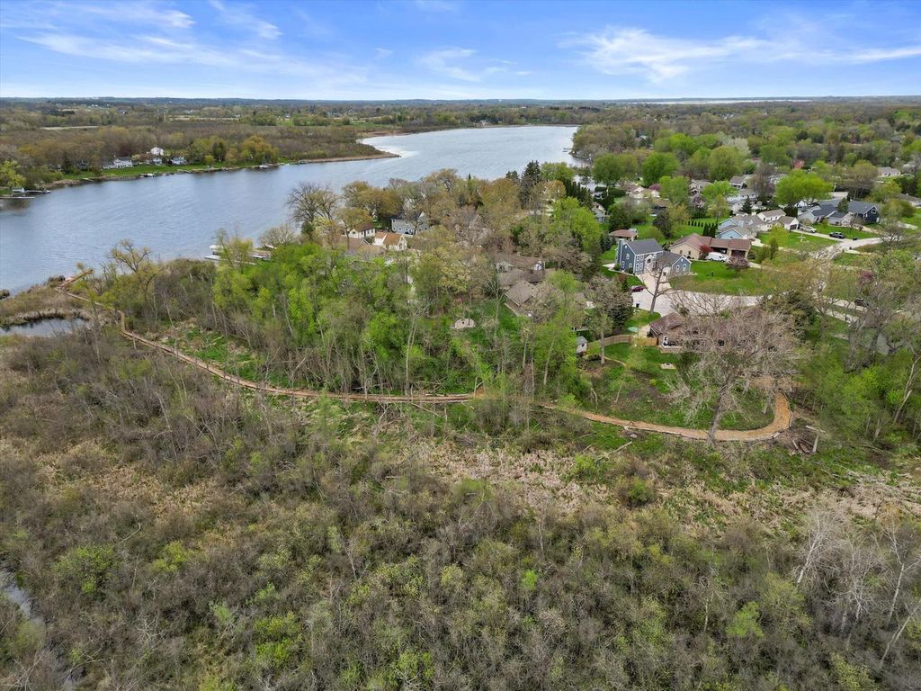 27421 Le Mays COURT, Waterford, WI 53185