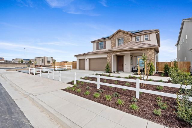 348 N Vista Ave, Fowler, CA 93625