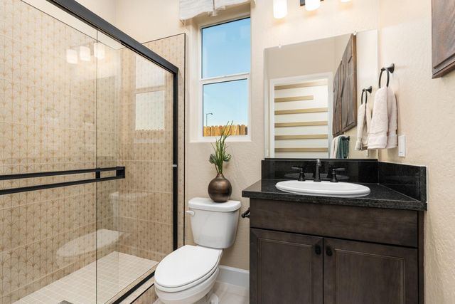 348 N Vista Ave, Fowler, CA 93625