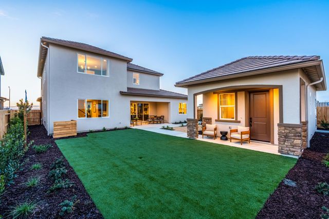 348 N Vista Ave, Fowler, CA 93625
