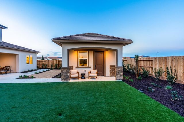 348 N Vista Ave, Fowler, CA 93625
