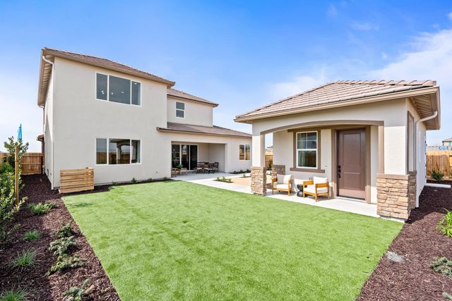 348 N Vista Ave, Fowler, CA 93625
