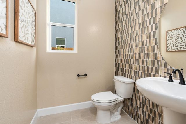 348 N Vista Ave, Fowler, CA 93625