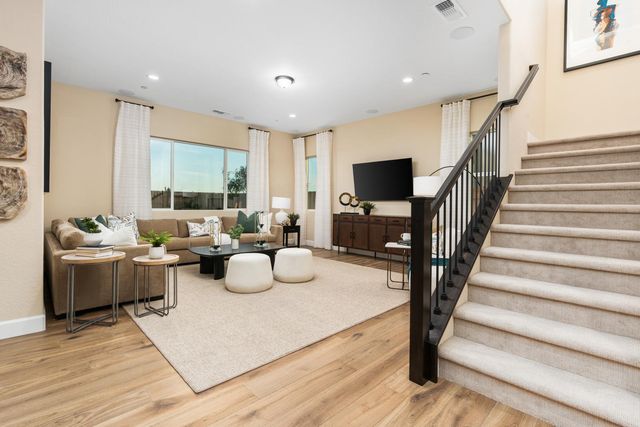 348 N Vista Ave, Fowler, CA 93625