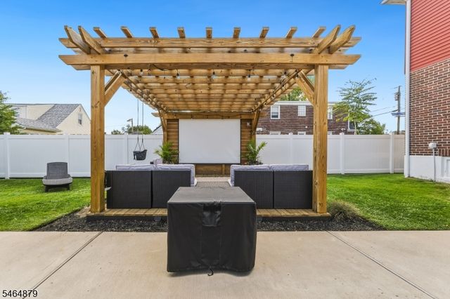 233 Grove St, Woodbridge Twp., NJ 07095