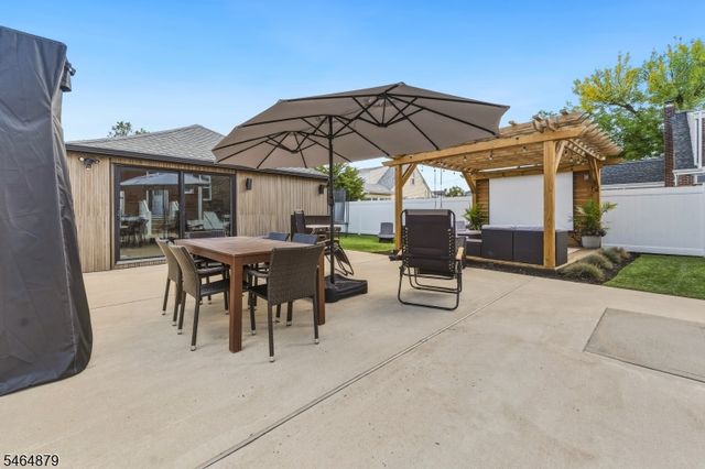 233 Grove St, Woodbridge Twp., NJ 07095