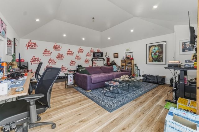 233 Grove St, Woodbridge Twp., NJ 07095