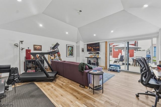 233 Grove St, Woodbridge Twp., NJ 07095