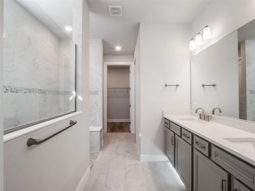 Image 14 of property listing at 13343 SUNNY RETREAT LANE, Winter Garden, FL 34787