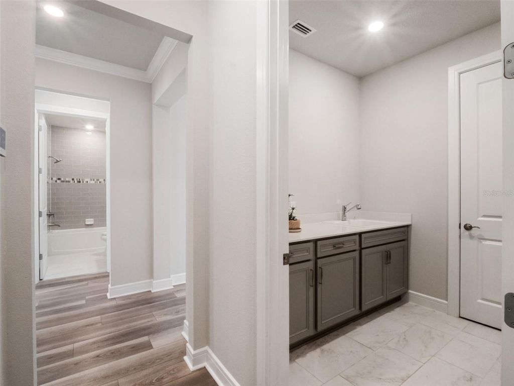 Image 22 of property listing at 13343 SUNNY RETREAT LANE, Winter Garden, FL 34787