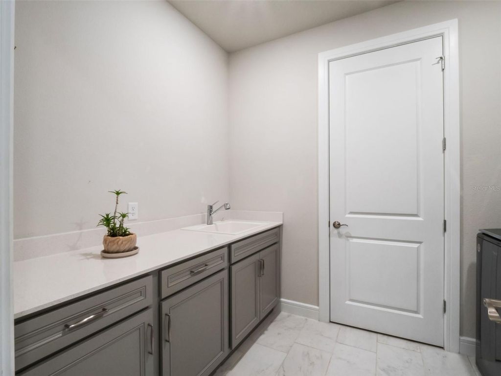 Image 23 of property listing at 13343 SUNNY RETREAT LANE, Winter Garden, FL 34787