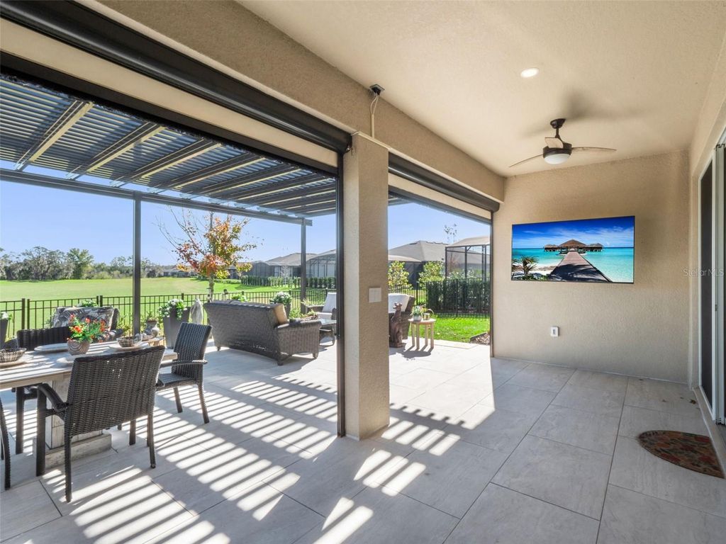 Image 32 of property listing at 13343 SUNNY RETREAT LANE, Winter Garden, FL 34787