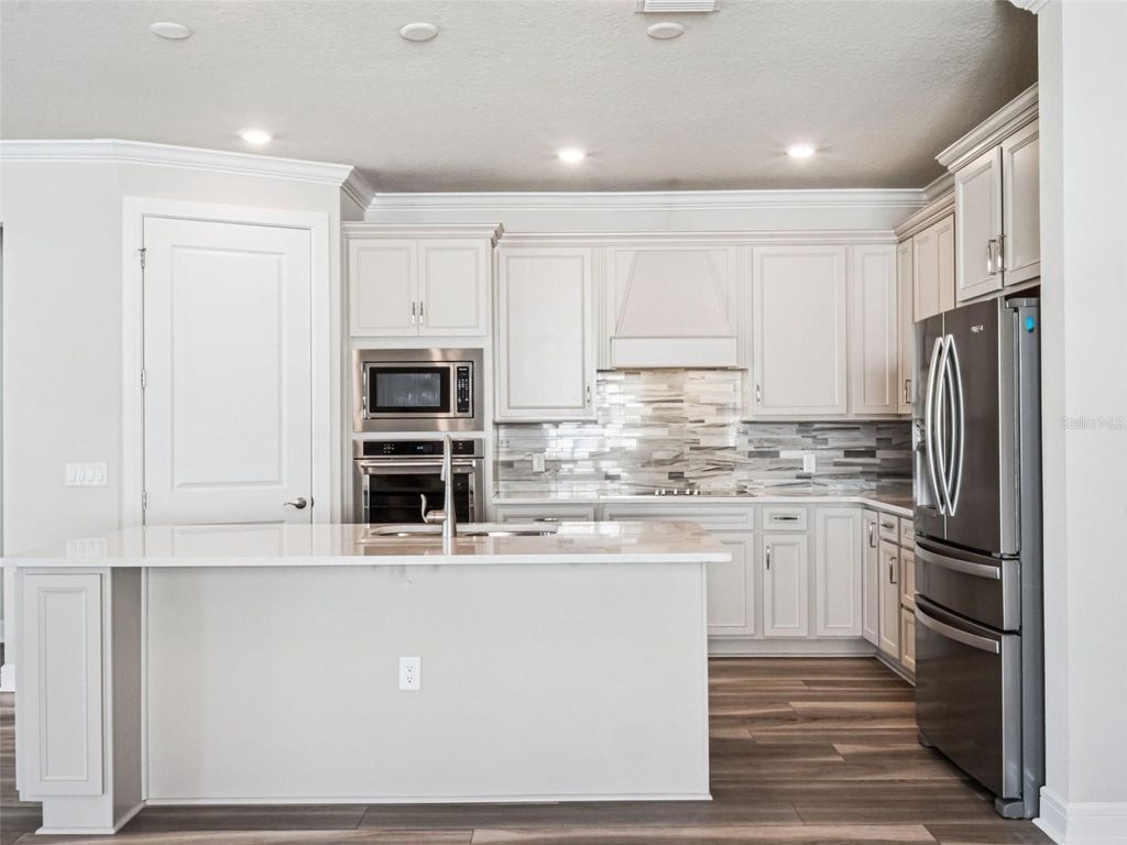 Image 6 of property listing at 13343 SUNNY RETREAT LANE, Winter Garden, FL 34787