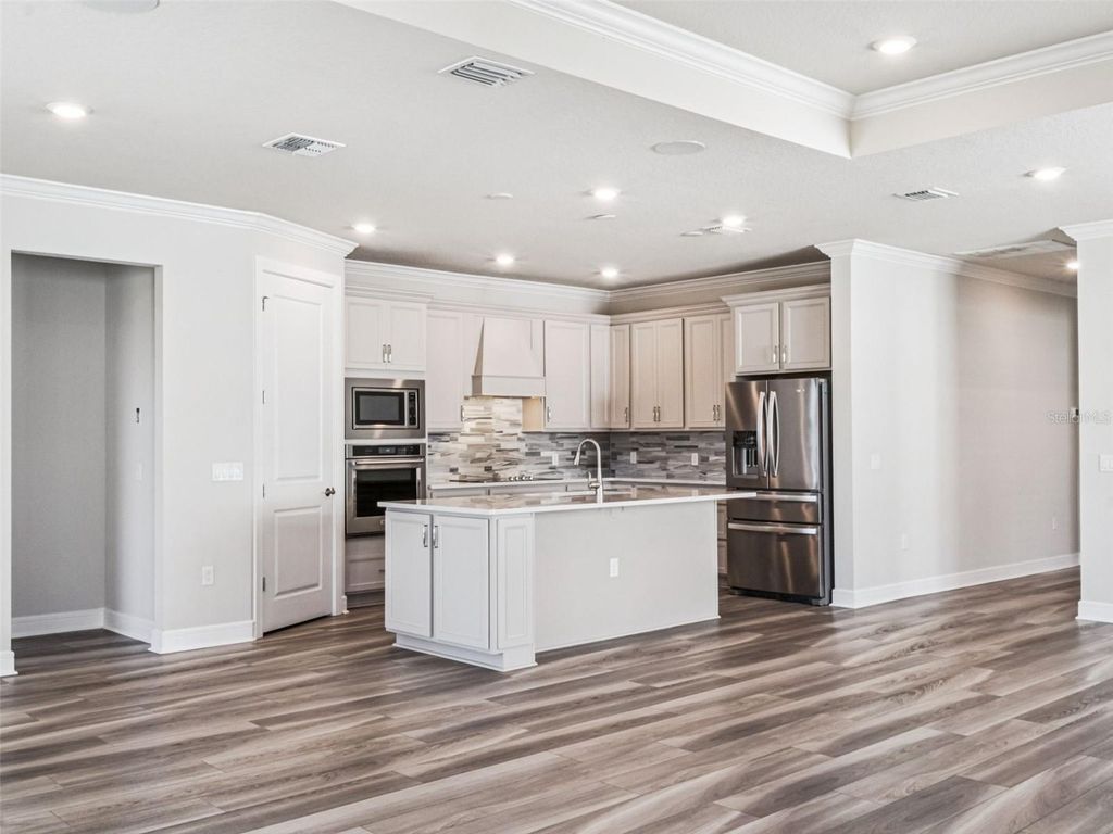 Image 8 of property listing at 13343 SUNNY RETREAT LANE, Winter Garden, FL 34787