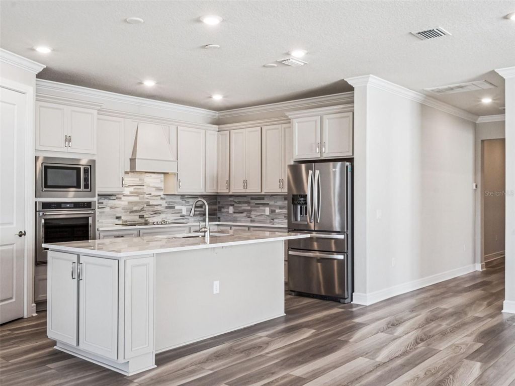 Image 9 of property listing at 13343 SUNNY RETREAT LANE, Winter Garden, FL 34787