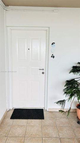 121 Golden Isles Dr 604, Hallandale Beach, FL 33009