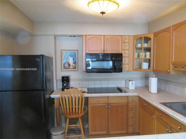 5701 Collins Avenue 919, Miami Beach, FL 33140