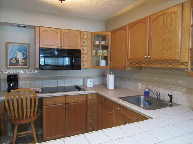 5701 Collins Avenue 919, Miami Beach, FL 33140