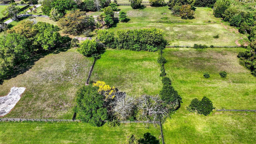 Image 14 of property listing at 10245 La Reina Road, Delray Beach, FL 33446