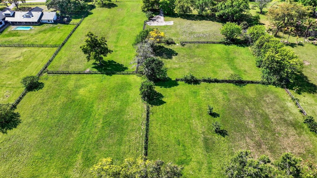 Image 16 of property listing at 10245 La Reina Road, Delray Beach, FL 33446