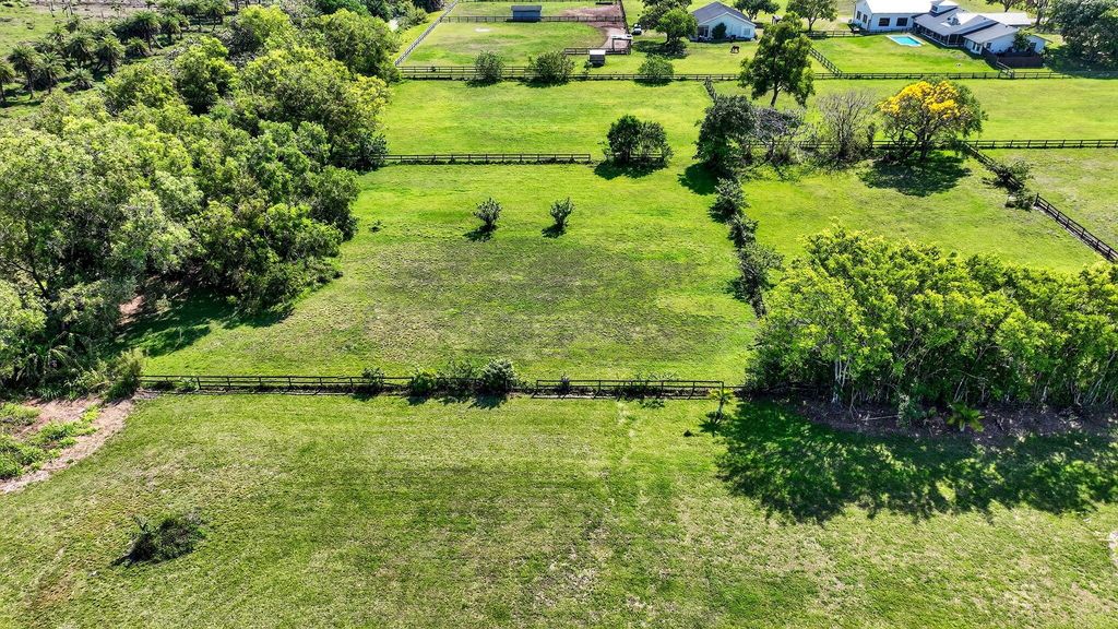 Image 20 of property listing at 10245 La Reina Road, Delray Beach, FL 33446