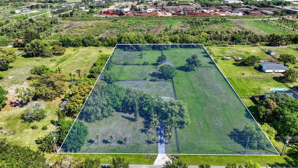 Image 4 of property listing at 10245 La Reina Road, Delray Beach, FL 33446