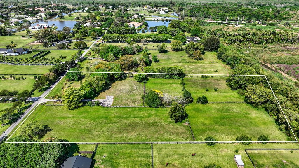 Image 8 of property listing at 10245 La Reina Road, Delray Beach, FL 33446