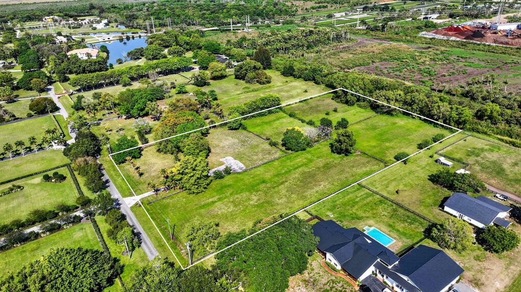 Image 9 of property listing at 10245 La Reina Road, Delray Beach, FL 33446