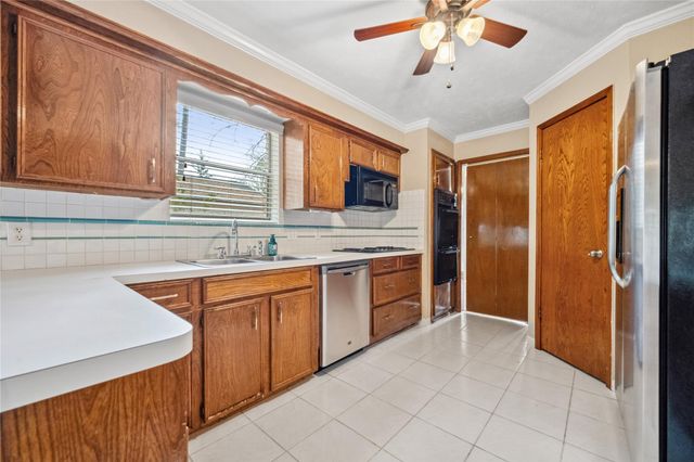 2159 River Village Drive, Kingwood, TX 77339