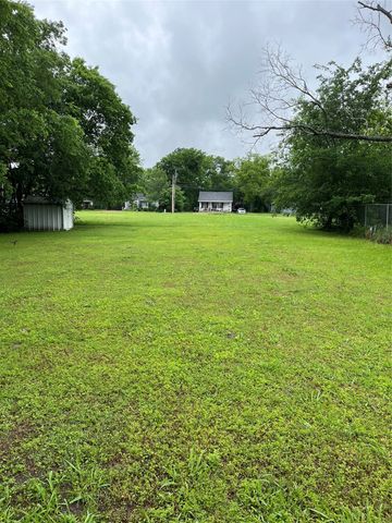 1010 E College Street, Terrell, TX 75160